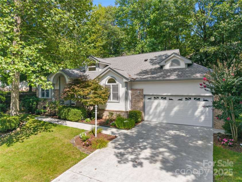 131 Jenny Lind Drive, Hendersonville, NC 28791.  MLS# CAR4294642, YatesRealty ID 35033. 