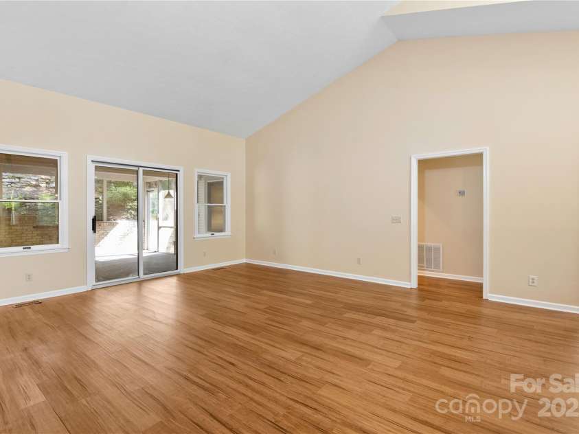 131 Jenny Lind Drive, Hendersonville, NC 28791.  MLS# CAR4294642, YatesRealty ID 35033. 
