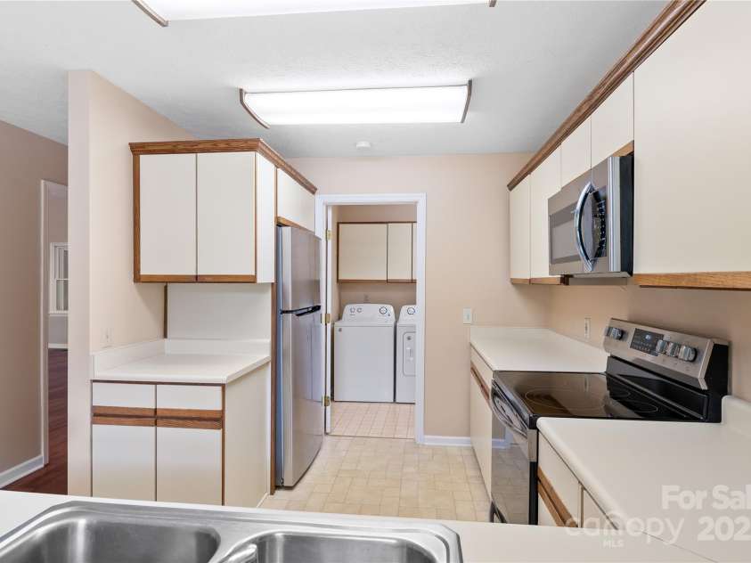 131 Jenny Lind Drive, Hendersonville, NC 28791.  MLS# CAR4294642, YatesRealty ID 35033. 