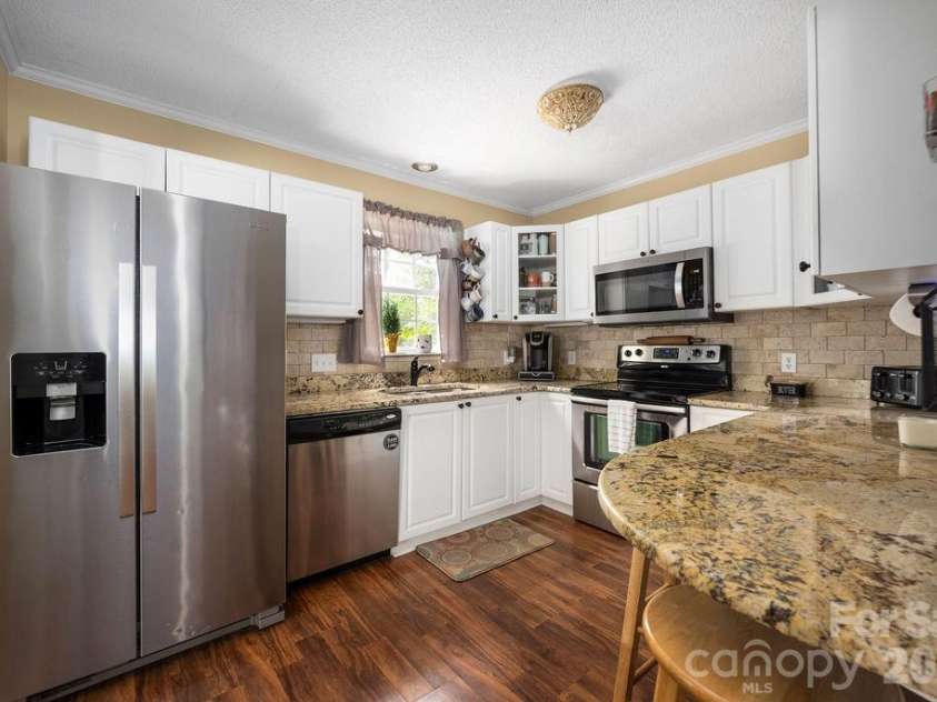7734 Red Robin Trail, Denver, NC 28037.  MLS# CAR4398482, YatesRealty ID 35033. Kitchen with Granite Countertops
