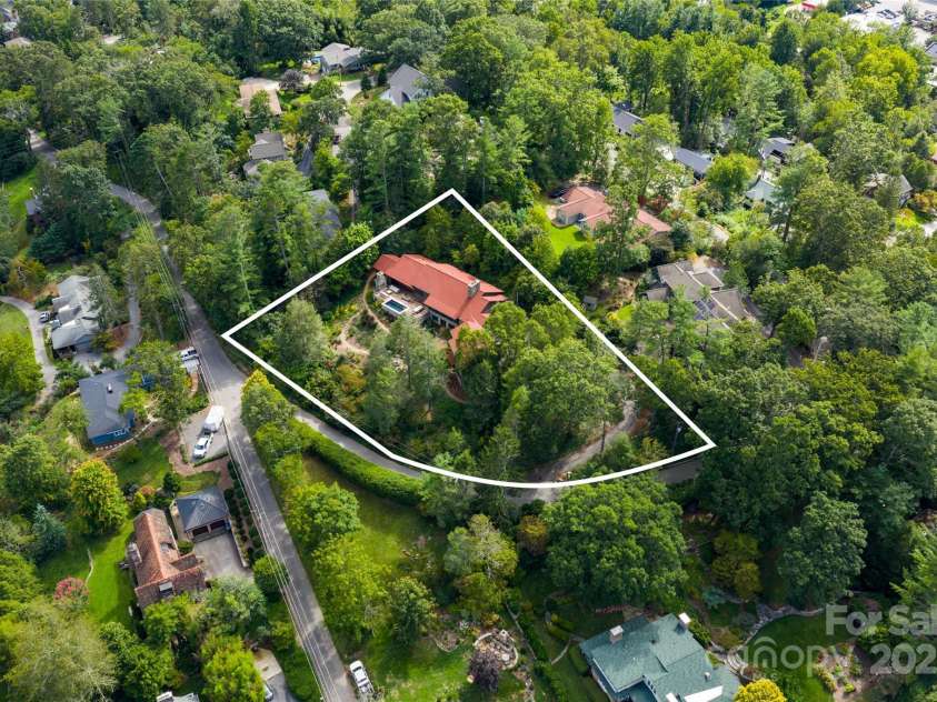 80 Kimberly Knoll Road, Asheville, NC 28804.  MLS# CAR4275443, YatesRealty ID 35034. Approximate boundary lines