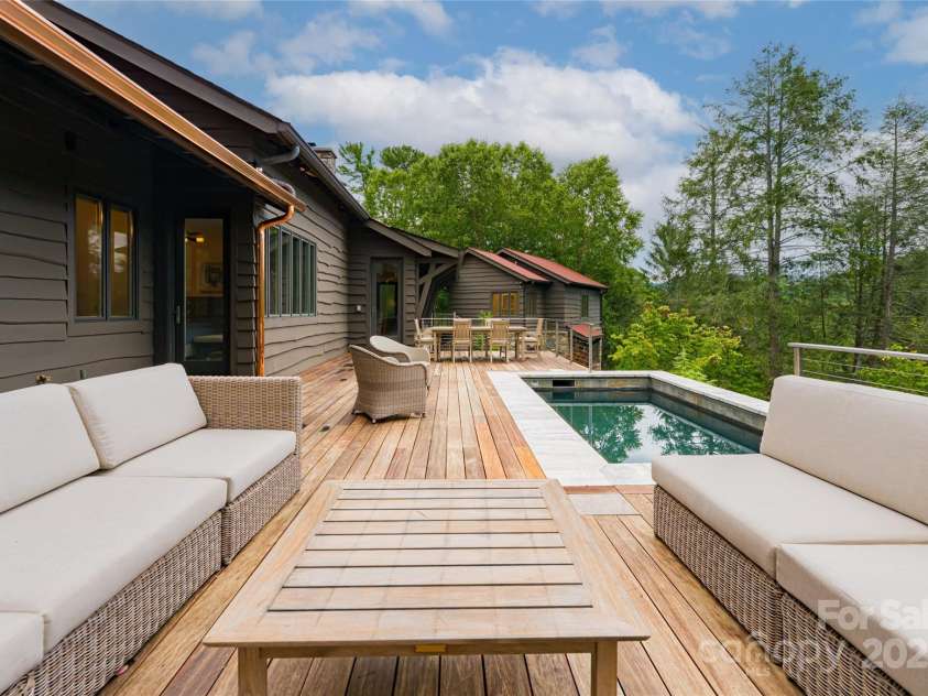 80 Kimberly Knoll Road, Asheville, NC 28804.  MLS# CAR4275443, YatesRealty ID 35034. Ipe Deck