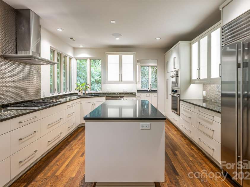 80 Kimberly Knoll Road, Asheville, NC 28804.  MLS# CAR4275443, YatesRealty ID 35034. Kitchen is set up perfectly for gatherings