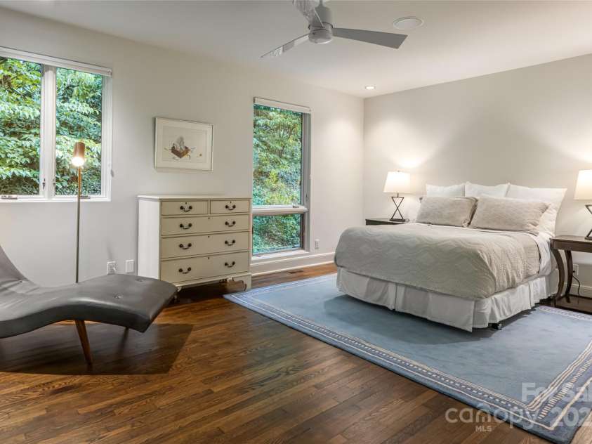 80 Kimberly Knoll Road, Asheville, NC 28804.  MLS# CAR4275443, YatesRealty ID 35034. Third en-suite