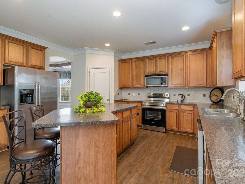 5704 Verrazano Drive, Waxhaw, NC 28173.  MLS# CAR4282211, YatesRealty ID 35035. 