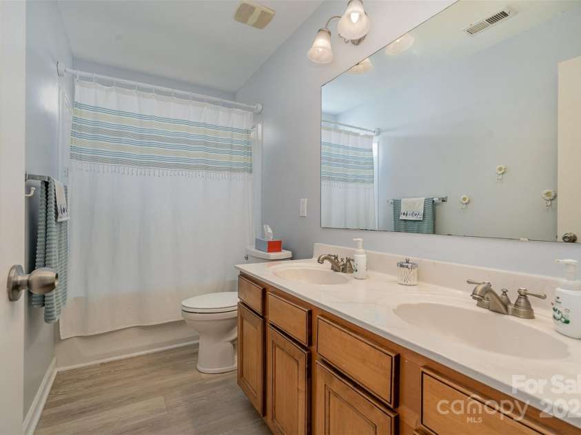 5704 Verrazano Drive, Waxhaw, NC 28173.  MLS# CAR4282211, YatesRealty ID 35035. 