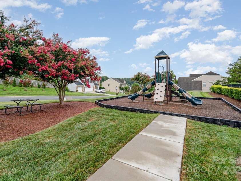 5704 Verrazano Drive, Waxhaw, NC 28173.  MLS# CAR4282211, YatesRealty ID 35035. 