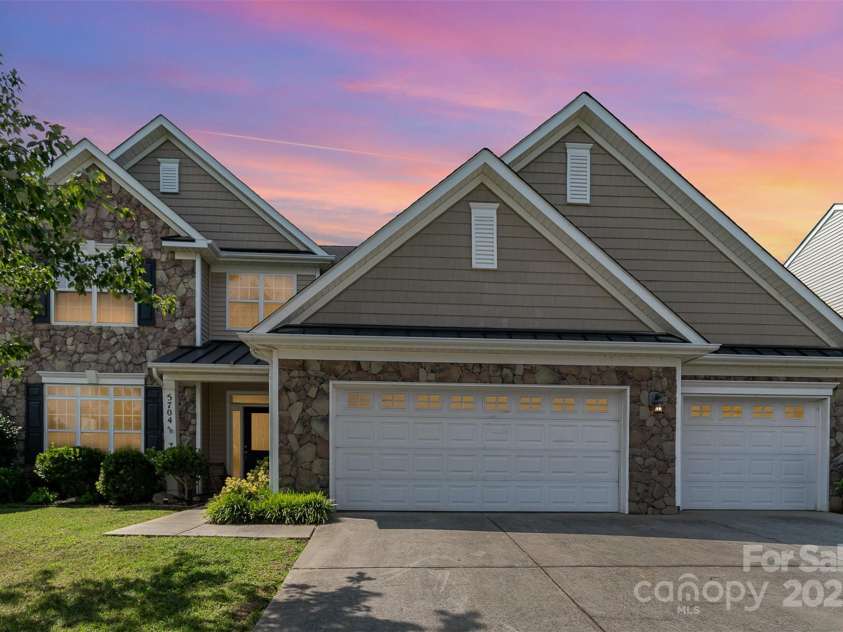 5704 Verrazano Drive, Waxhaw, NC 28173.  MLS# CAR4282211, YatesRealty ID 35035. 