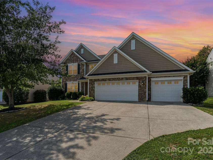 5704 Verrazano Drive, Waxhaw, NC 28173.  MLS# CAR4282211, YatesRealty ID 35035. 