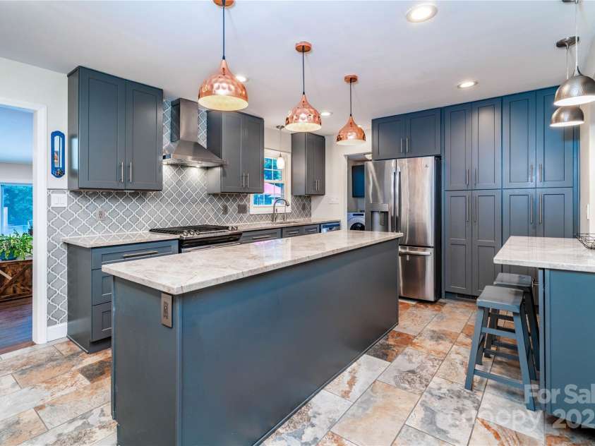 372 Club Drive, Gastonia, NC 28054.  MLS# CAR4296484, YatesRealty ID 35036. 