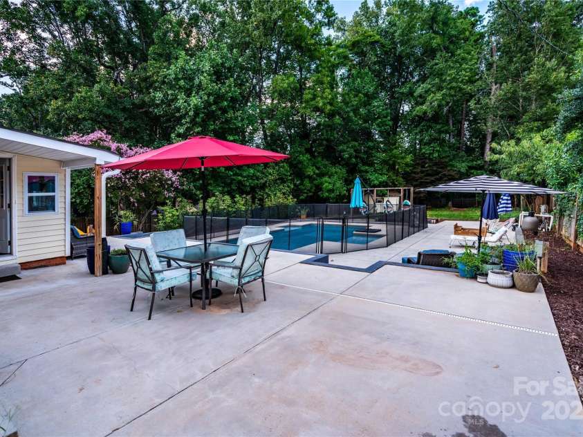 372 Club Drive, Gastonia, NC 28054.  MLS# CAR4296484, YatesRealty ID 35036. 
