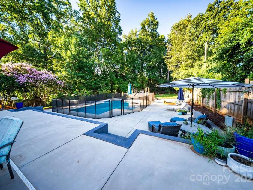 372 Club Drive, Gastonia, NC 28054.  MLS# CAR4296484, YatesRealty ID 35036. 