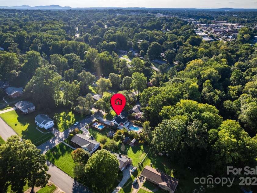 372 Club Drive, Gastonia, NC 28054.  MLS# CAR4296484, YatesRealty ID 35036. 