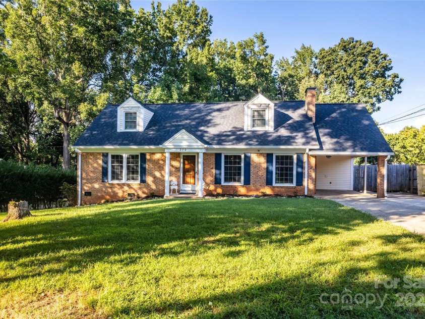 372 Club Drive, Gastonia, NC 28054.  MLS# CAR4296484, YatesRealty ID 35036. 