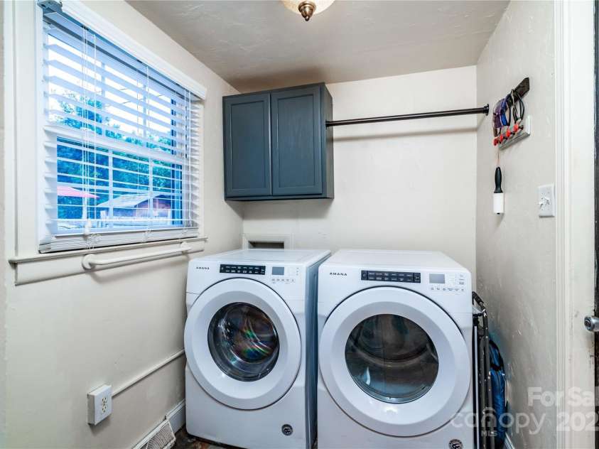 372 Club Drive, Gastonia, NC 28054.  MLS# CAR4296484, YatesRealty ID 35036. 