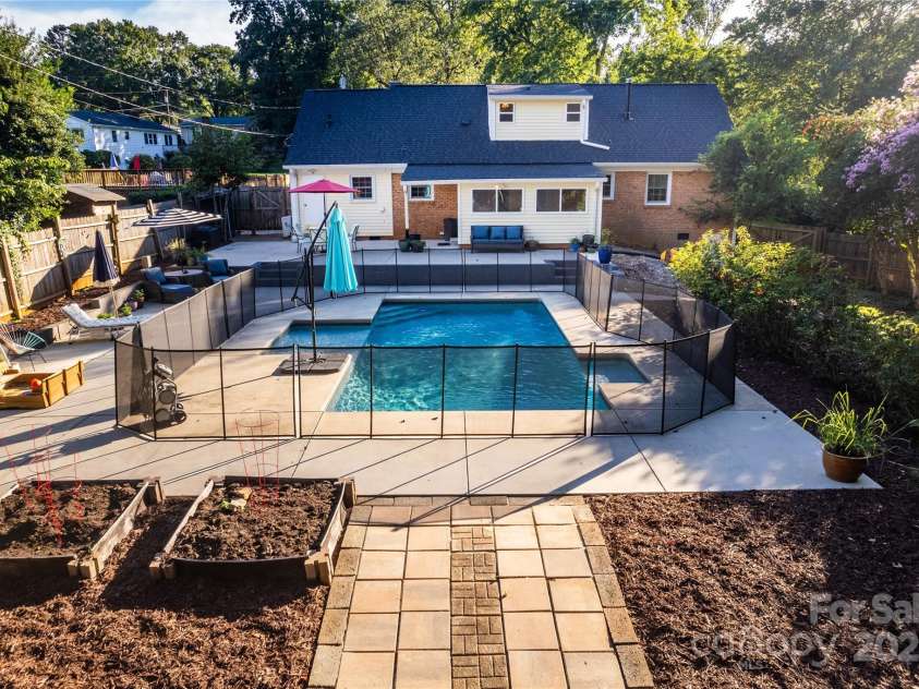 372 Club Drive, Gastonia, NC 28054.  MLS# CAR4296484, YatesRealty ID 35036. 