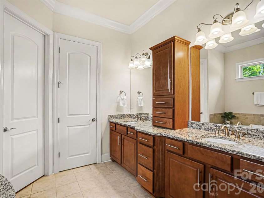 3605 Jumprock Road, Fort Mill, SC 29707.  MLS# CAR4391243, YatesRealty ID 35037. Double sinks