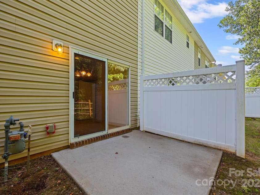 479 Delta Drive, Fort Mill, SC 29715.  MLS# CAR4286590, YatesRealty ID 35038. 