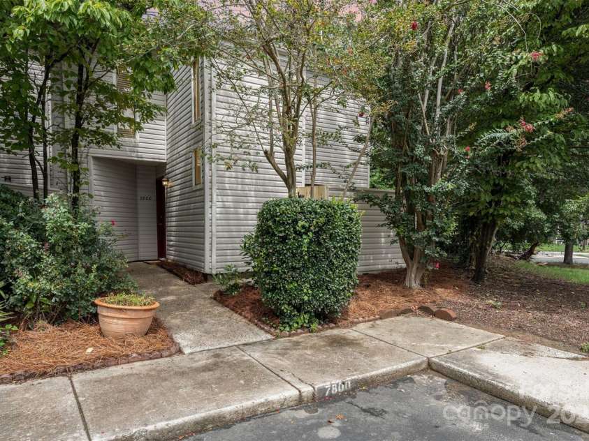 7800 Hummingbird Lane, Charlotte, NC 28212.  MLS# CAR4291646, YatesRealty ID 35039. 