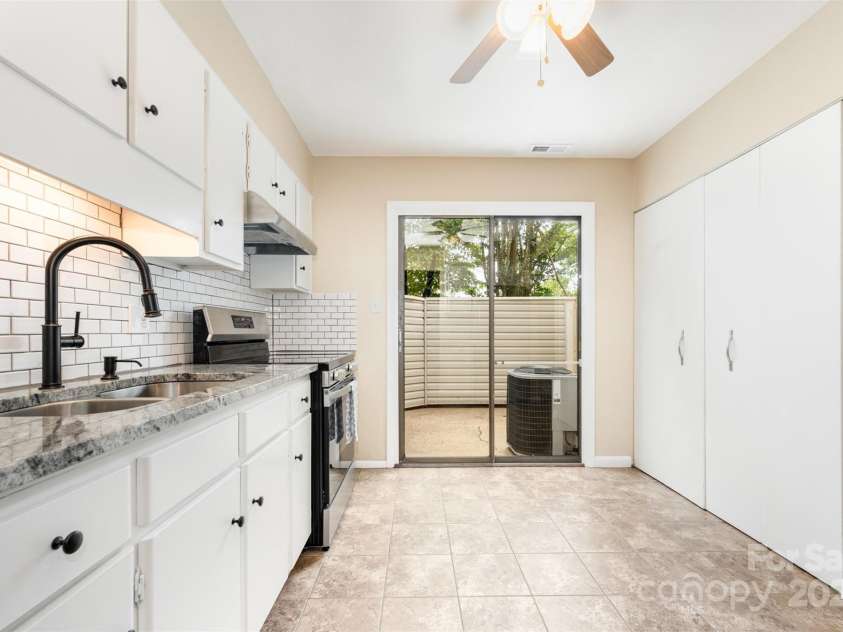 7800 Hummingbird Lane, Charlotte, NC 28212.  MLS# CAR4291646, YatesRealty ID 35039. 