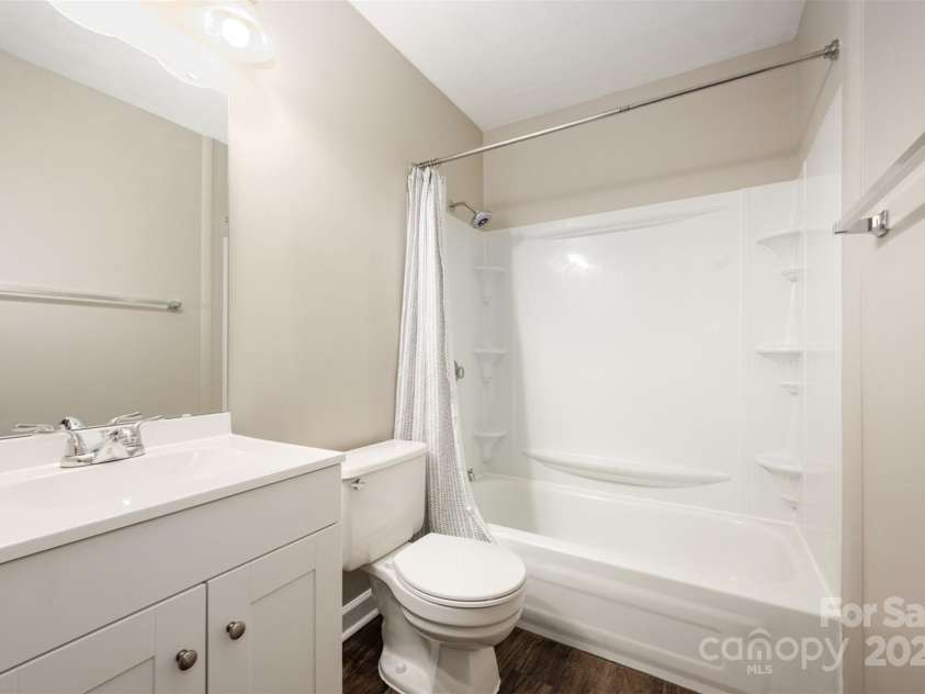 7800 Hummingbird Lane, Charlotte, NC 28212.  MLS# CAR4291646, YatesRealty ID 35039. 