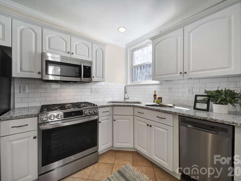 1528 Rensselaer Place, Charlotte, NC 28203.  MLS# CAR4319996, YatesRealty ID 3504. 