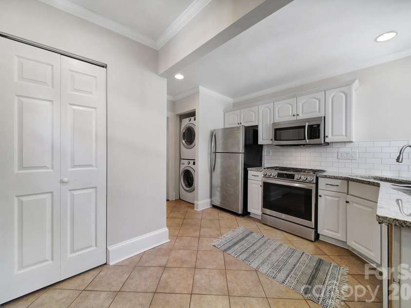 1528 Rensselaer Place, Charlotte, NC 28203.  MLS# CAR4319996, YatesRealty ID 3504. 