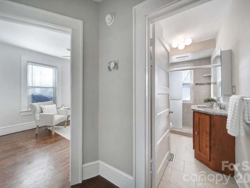 1528 Rensselaer Place, Charlotte, NC 28203.  MLS# CAR4319996, YatesRealty ID 3504. 