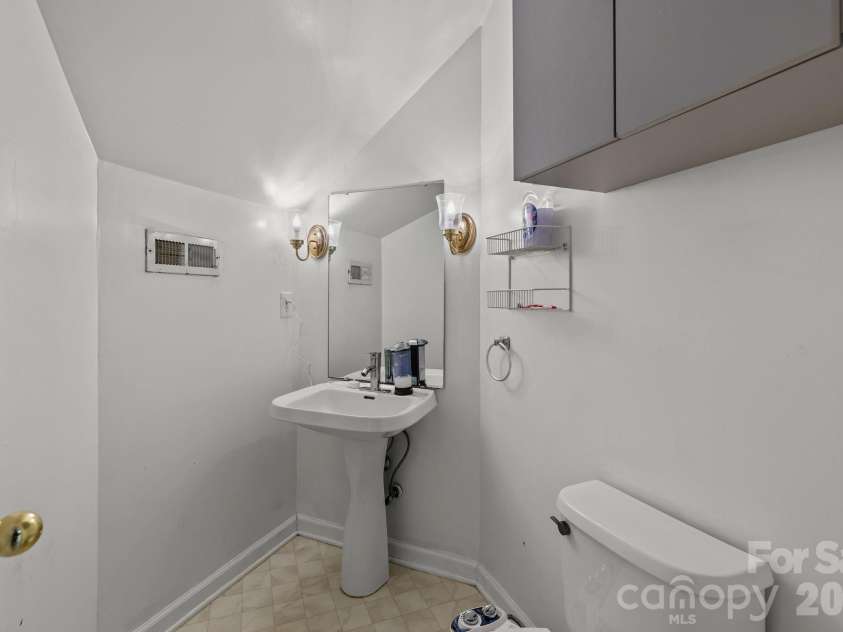 7132 Brighton Brook Drive, Charlotte, NC 28212.  MLS# CAR4336134, YatesRealty ID 3504. 