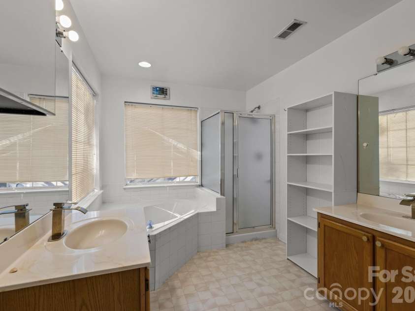 7132 Brighton Brook Drive, Charlotte, NC 28212.  MLS# CAR4336134, YatesRealty ID 3504. 