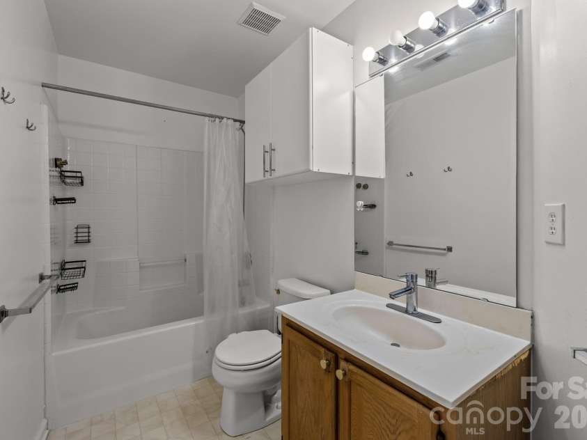 7132 Brighton Brook Drive, Charlotte, NC 28212.  MLS# CAR4336134, YatesRealty ID 3504. 