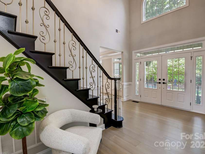 8707 Fairview Road, Charlotte, NC 28226.  MLS# CAR4252861, YatesRealty ID 35040. 