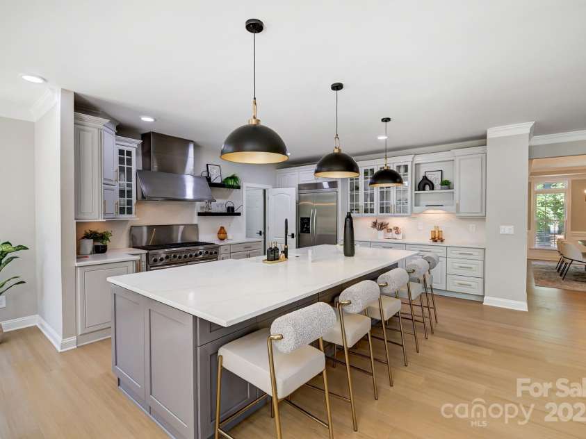 8707 Fairview Road, Charlotte, NC 28226.  MLS# CAR4252861, YatesRealty ID 35040. 