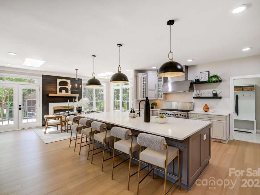 8707 Fairview Road, Charlotte, NC 28226.  MLS# CAR4252861, YatesRealty ID 35040. 