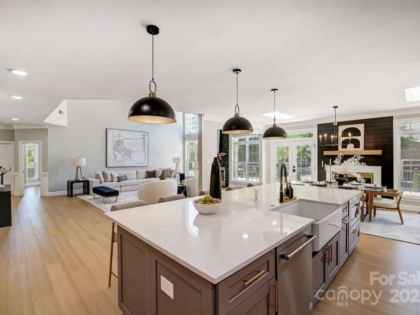 8707 Fairview Road, Charlotte, NC 28226.  MLS# CAR4252861, YatesRealty ID 35040. 