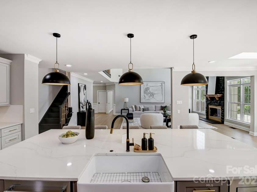 8707 Fairview Road, Charlotte, NC 28226.  MLS# CAR4252861, YatesRealty ID 35040. 