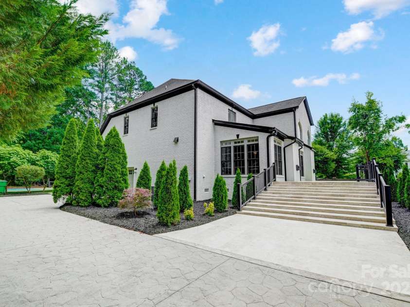 8707 Fairview Road, Charlotte, NC 28226.  MLS# CAR4252861, YatesRealty ID 35040. 