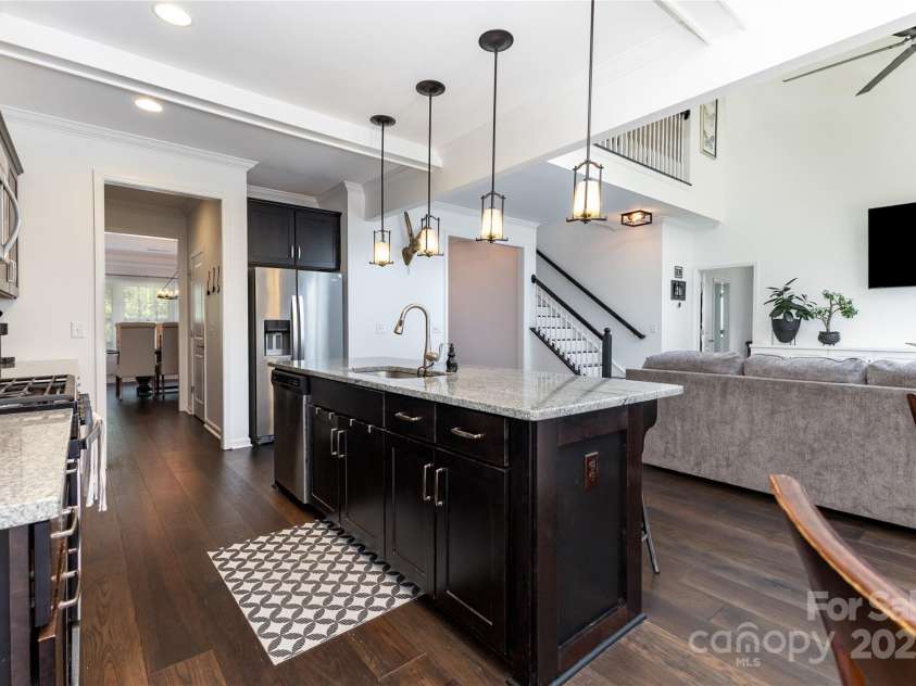 1227 Clover Lane, Matthews, NC 28104.  MLS# CAR4286163, YatesRealty ID 35041. 