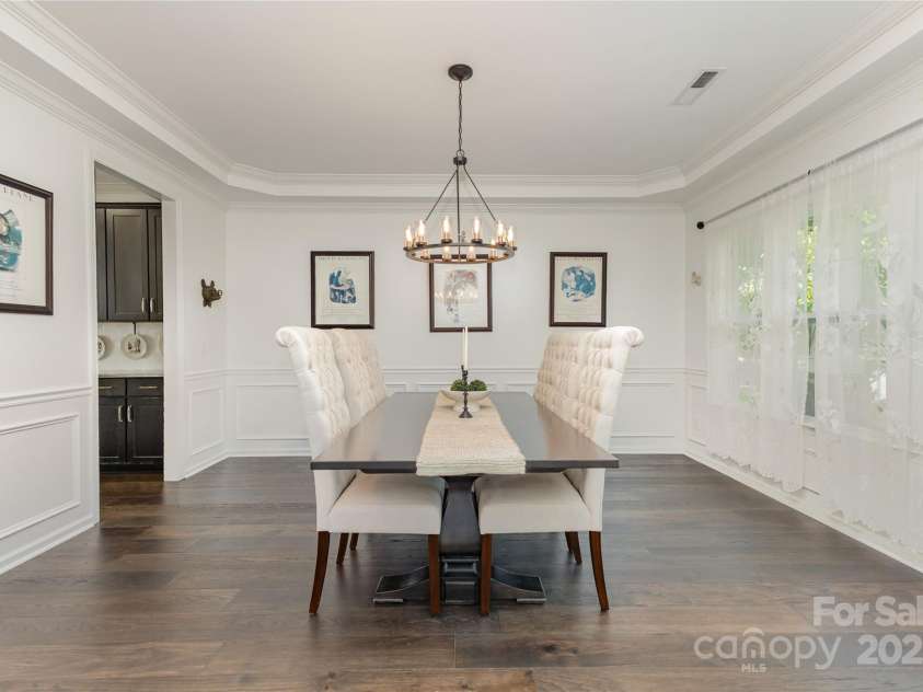 1227 Clover Lane, Matthews, NC 28104.  MLS# CAR4286163, YatesRealty ID 35041. 