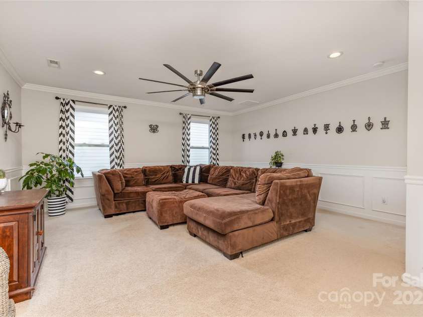 1227 Clover Lane, Matthews, NC 28104.  MLS# CAR4286163, YatesRealty ID 35041. 