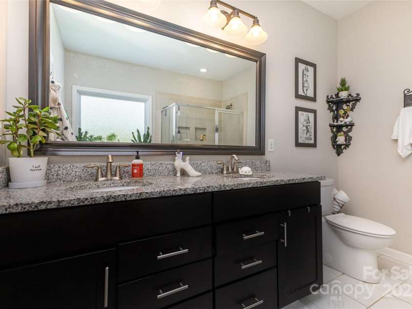 1227 Clover Lane, Matthews, NC 28104.  MLS# CAR4286163, YatesRealty ID 35041. 