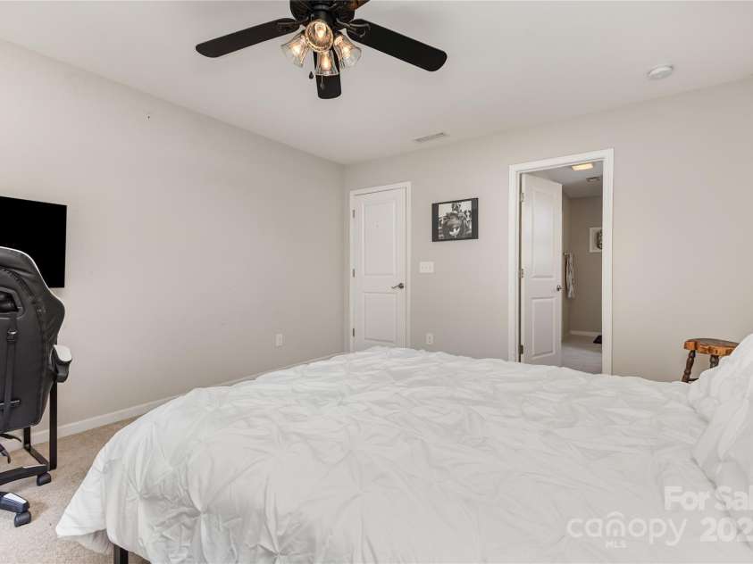 1227 Clover Lane, Matthews, NC 28104.  MLS# CAR4286163, YatesRealty ID 35041. 