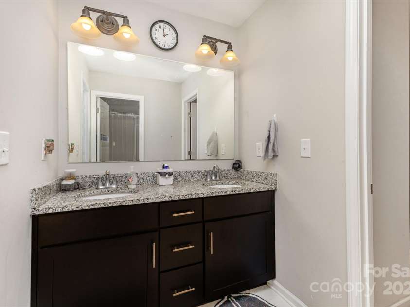 1227 Clover Lane, Matthews, NC 28104.  MLS# CAR4286163, YatesRealty ID 35041. 