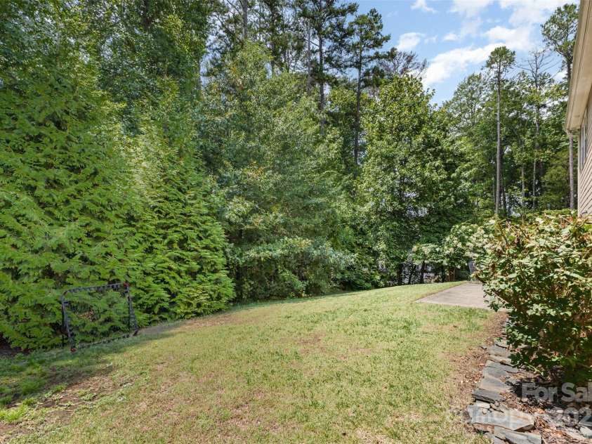 1227 Clover Lane, Matthews, NC 28104.  MLS# CAR4286163, YatesRealty ID 35041. 
