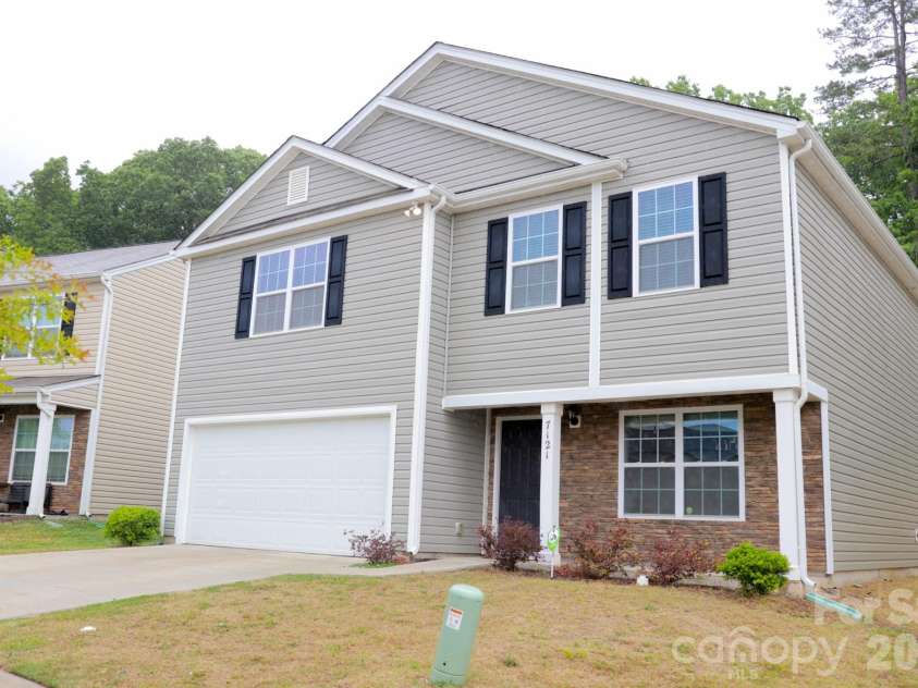 7121 Finnigan Road, Charlotte, NC 28215.  MLS# CAR4380735, YatesRealty ID 35043. 