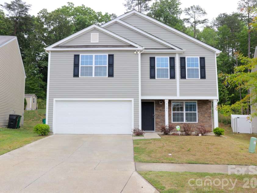 7121 Finnigan Road, Charlotte, NC 28215.  MLS# CAR4380735, YatesRealty ID 35043. 