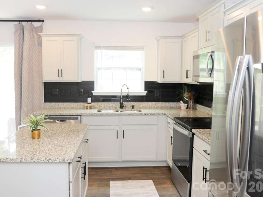 7121 Finnigan Road, Charlotte, NC 28215.  MLS# CAR4380735, YatesRealty ID 35043. 