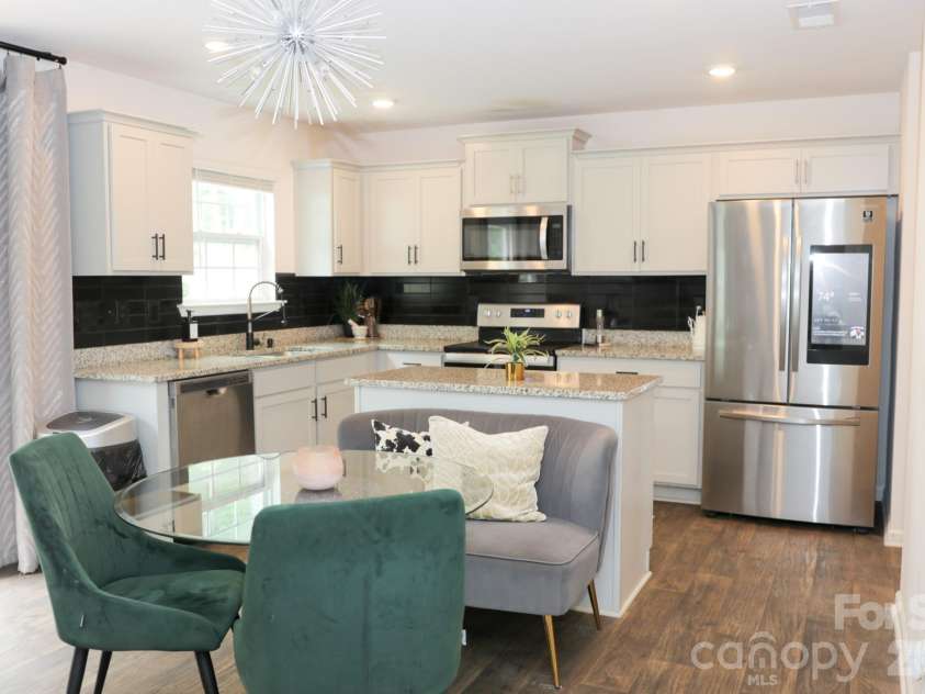 7121 Finnigan Road, Charlotte, NC 28215.  MLS# CAR4380735, YatesRealty ID 35043. 