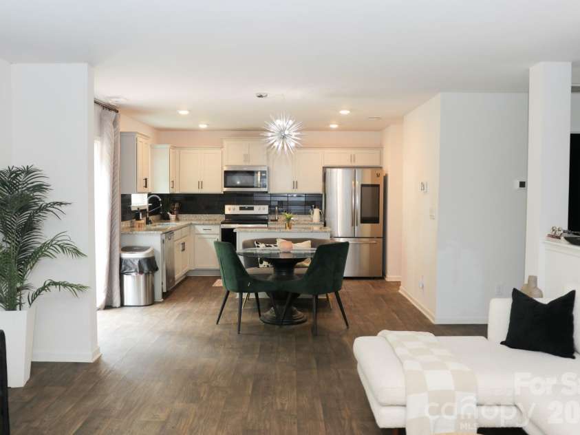 7121 Finnigan Road, Charlotte, NC 28215.  MLS# CAR4380735, YatesRealty ID 35043. 