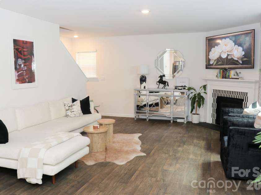 7121 Finnigan Road, Charlotte, NC 28215.  MLS# CAR4380735, YatesRealty ID 35043. 